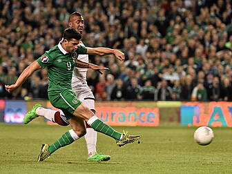 Shane Long joins Bournemouth o...